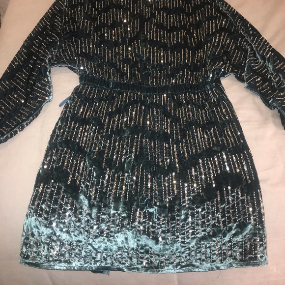 Dress - Picture 4 of 4